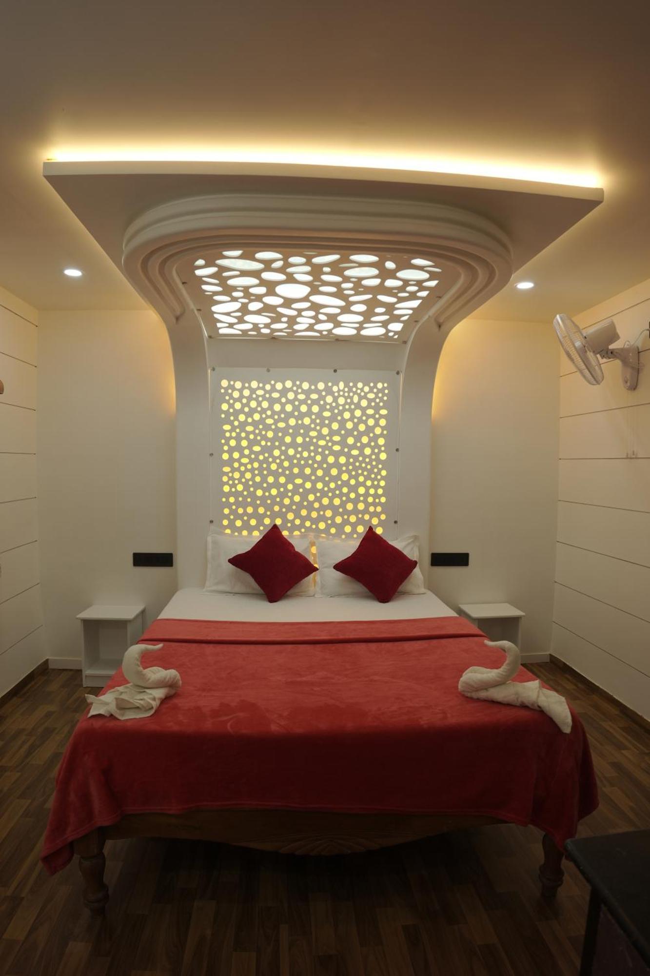 Hotel Vaishnav Tours Alappuzha Esterno foto