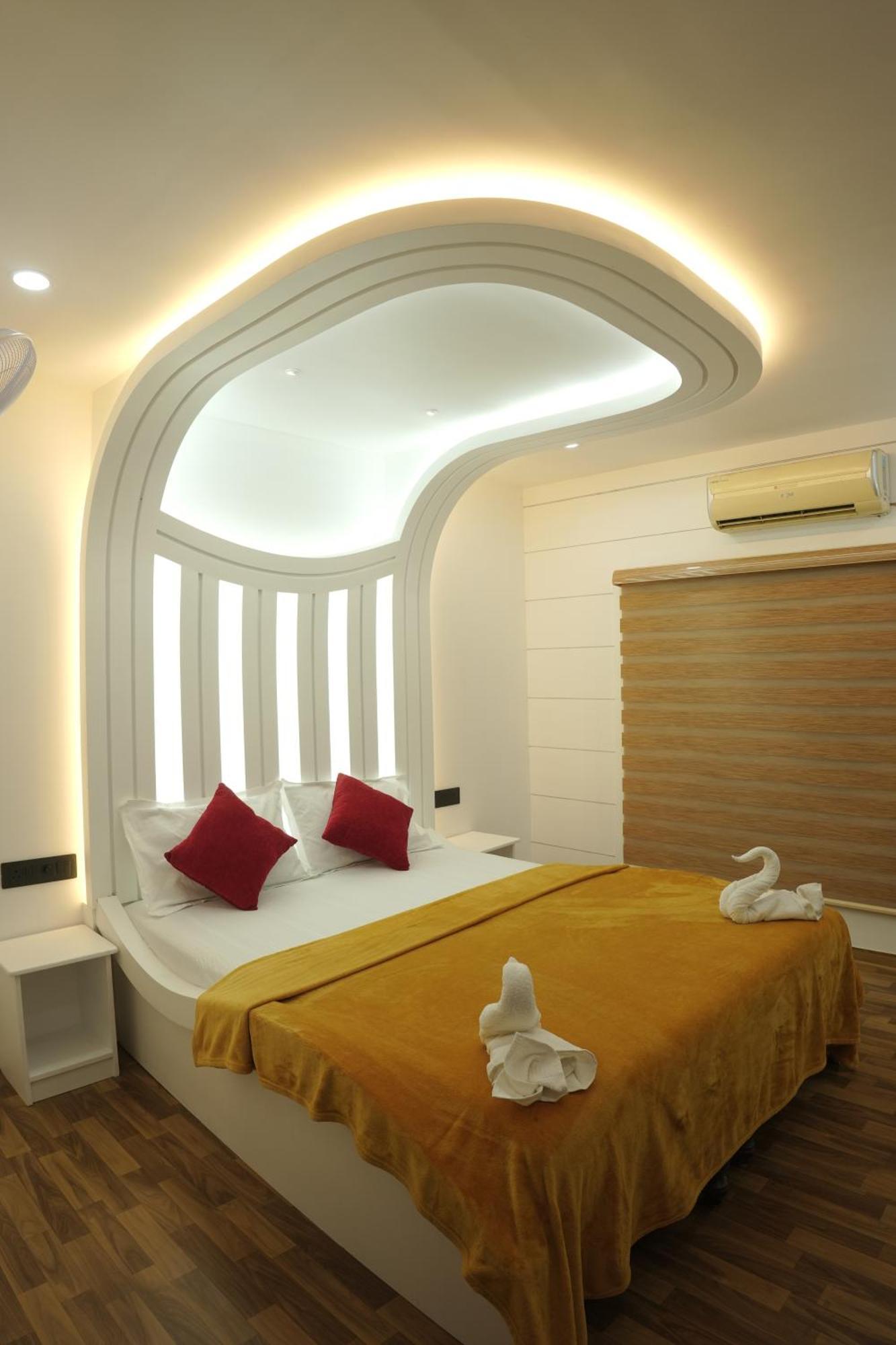 Hotel Vaishnav Tours Alappuzha Esterno foto
